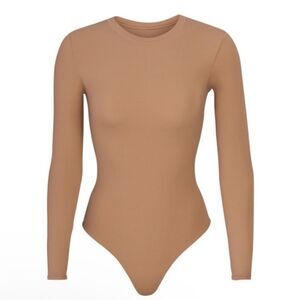 Skims Fits Everyone LONG SLEEVE CREW NECK BODYSUIT Size Large Nude